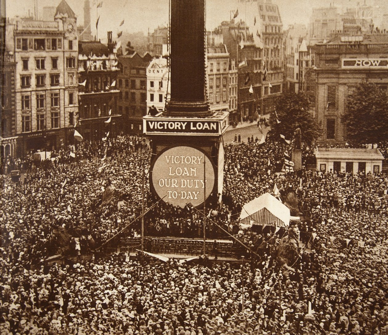 Silvester, Trafalgar Square, 1919. Die Victory Loan war eine Anleihe, um die Kosten des Ersten Weltkriegs zu decken; Sie brachte Millionen in drei Tagen ein; Die Gesamtsumme betrug Millionen; 700 von English Photographer