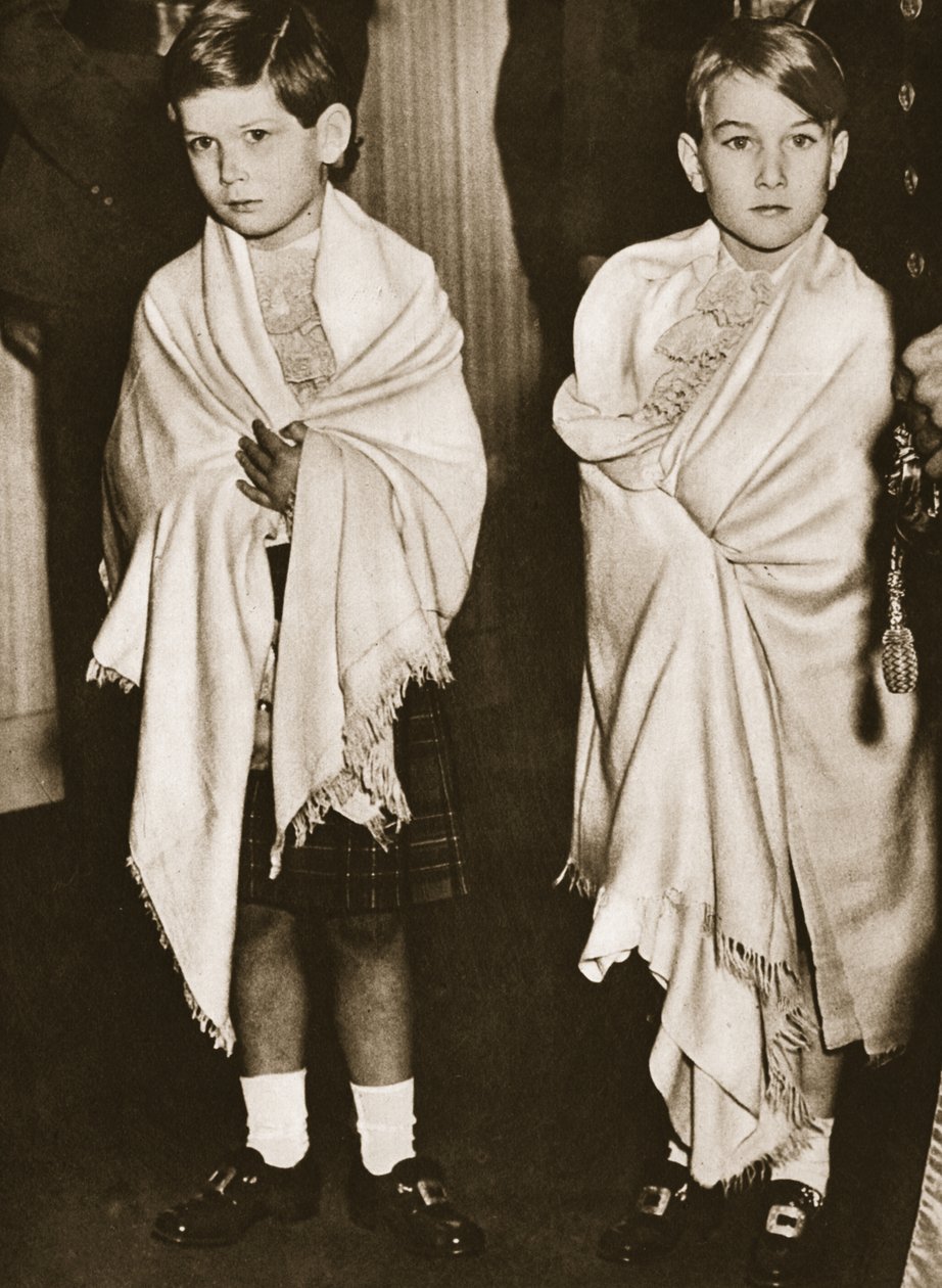 Prinz Michael von Kent und Prinz William von Gloucester, Pagen bei der Hochzeit der Prinzessin Elizabeth, 1947 von English Photographer