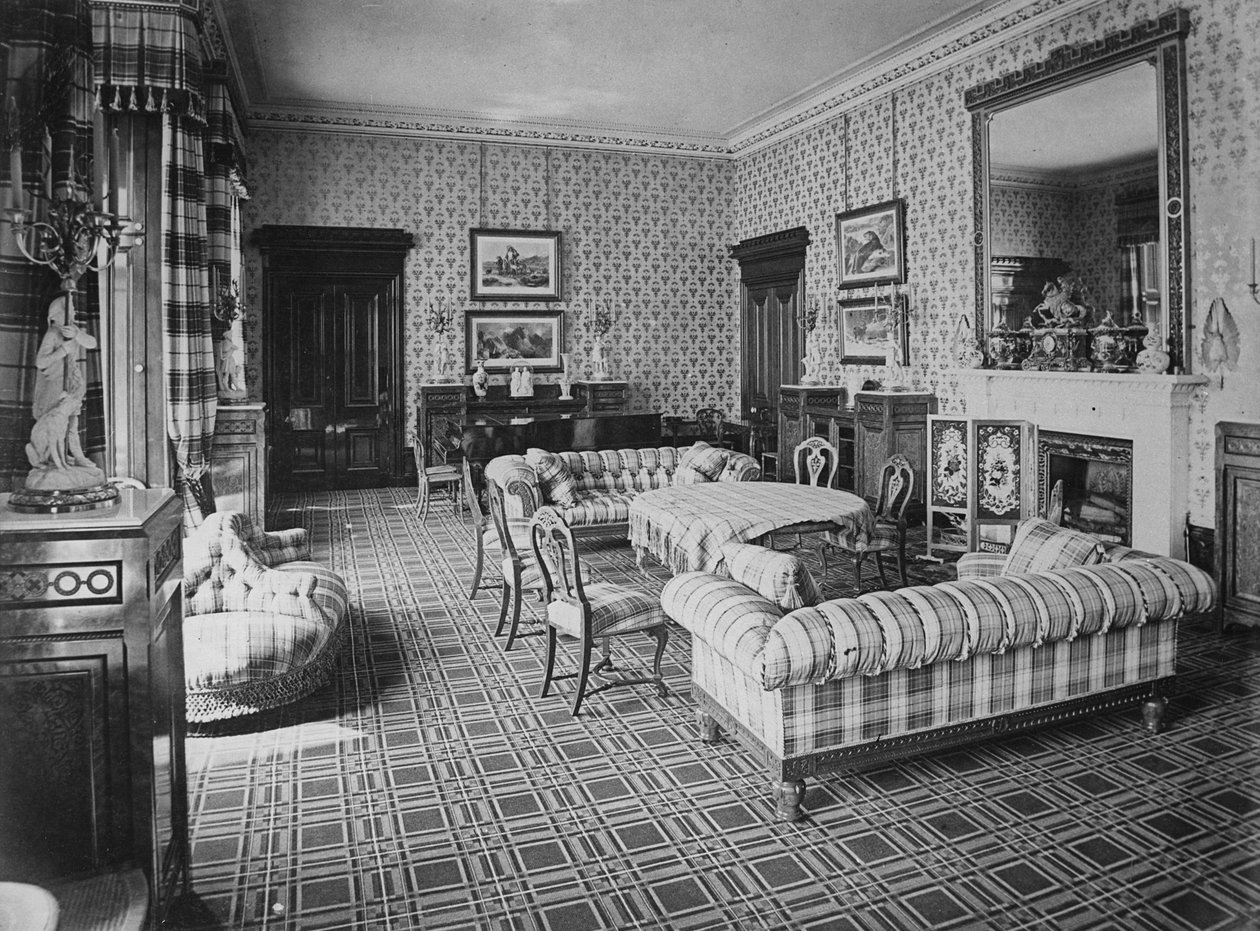 Das Wohnzimmer, Balmoral Castle, 1873 von English Photographer