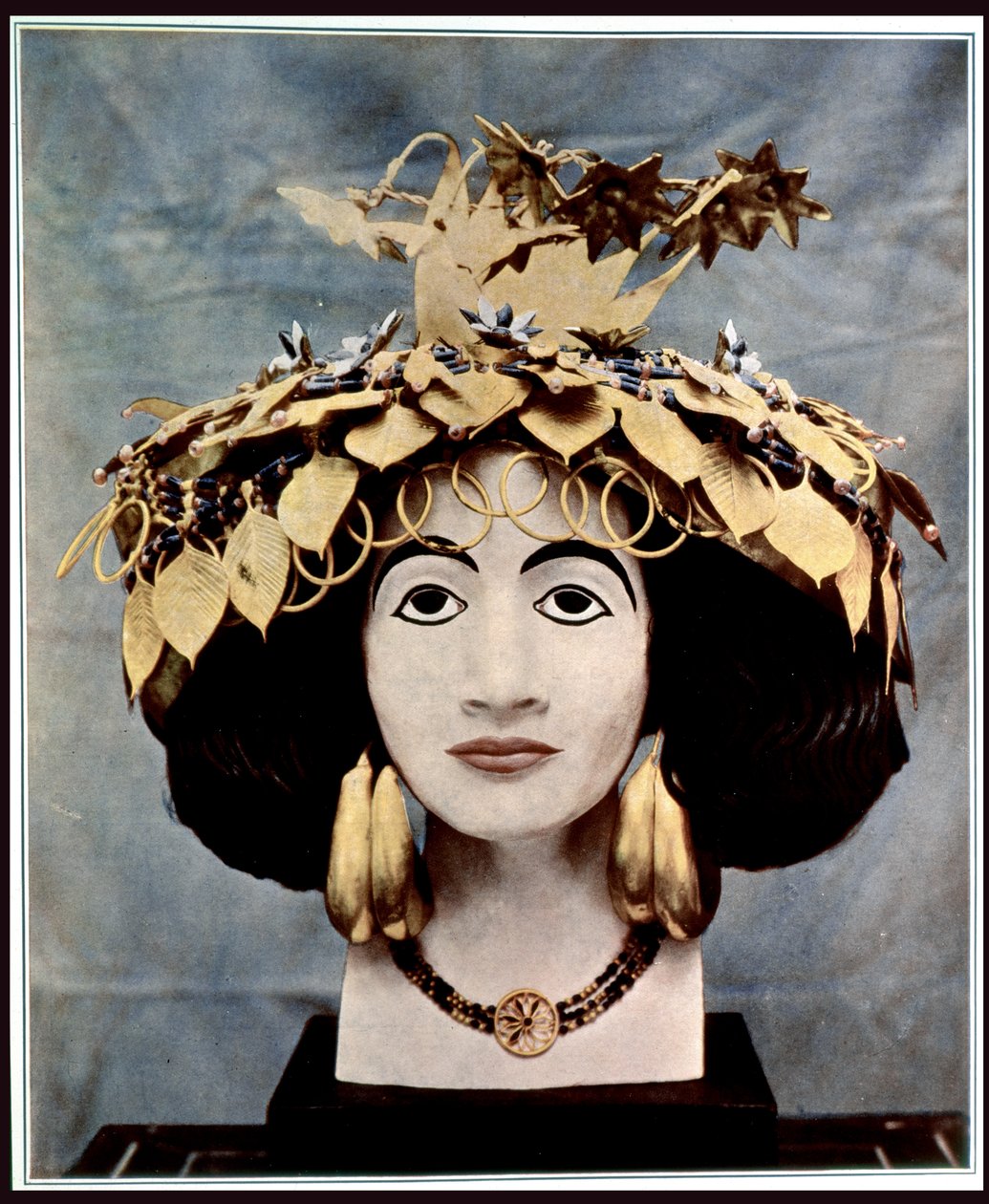 Sumerischer Kopfschmuck, getragen von Königin Shub-ad, entdeckt in Ur von Mr. C. Leonard Woolley und veröffentlicht in der Illustrated London News, 1928 von English School