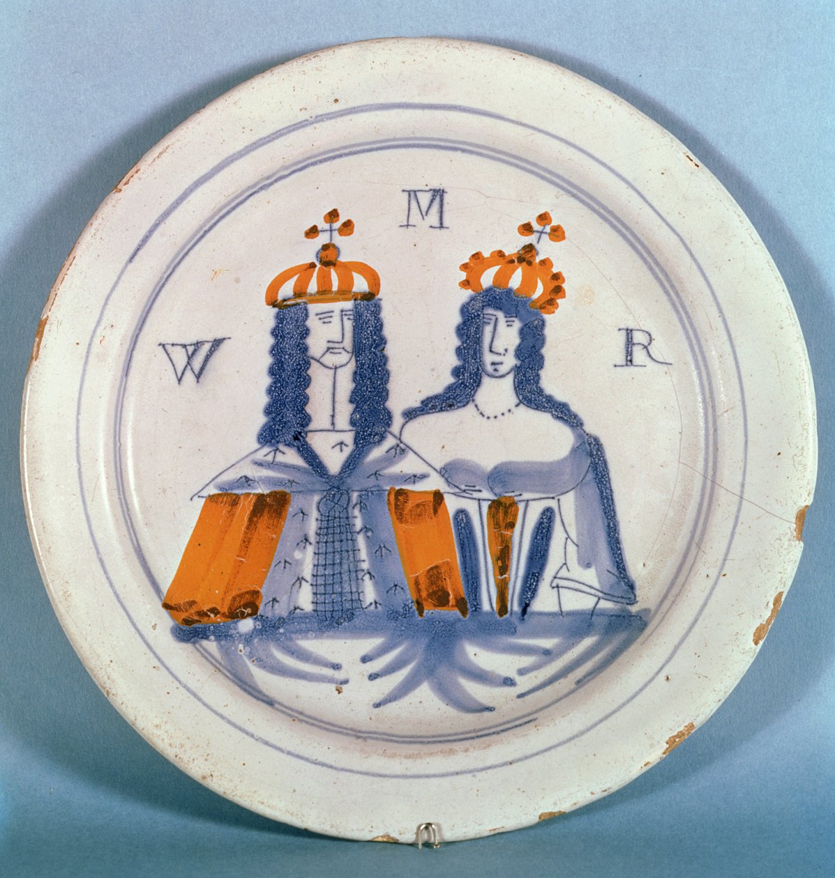 Zinnglasierte Irdenware Platte, Lambeth, um 1689 von English School