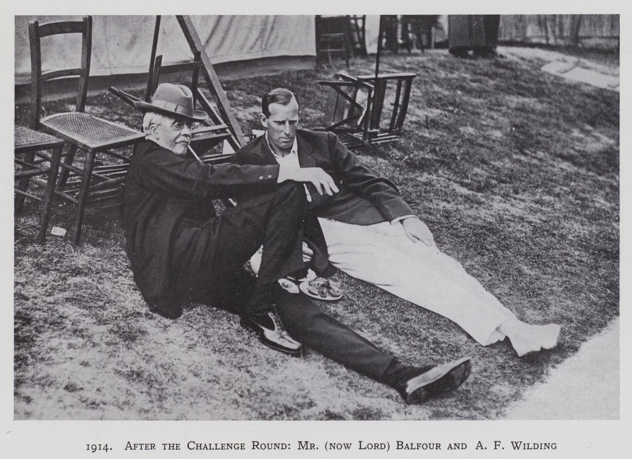 1914, nach der Challenge-Runde, Herr (jetzt Lord) Balfour und A F Wilding (s/w Foto) von English Photographer