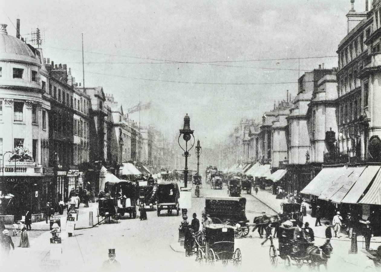 252-260 Regent Street, Westminster LB: Blick nach Norden zu Oxford Circus, 1890 von English Photographer