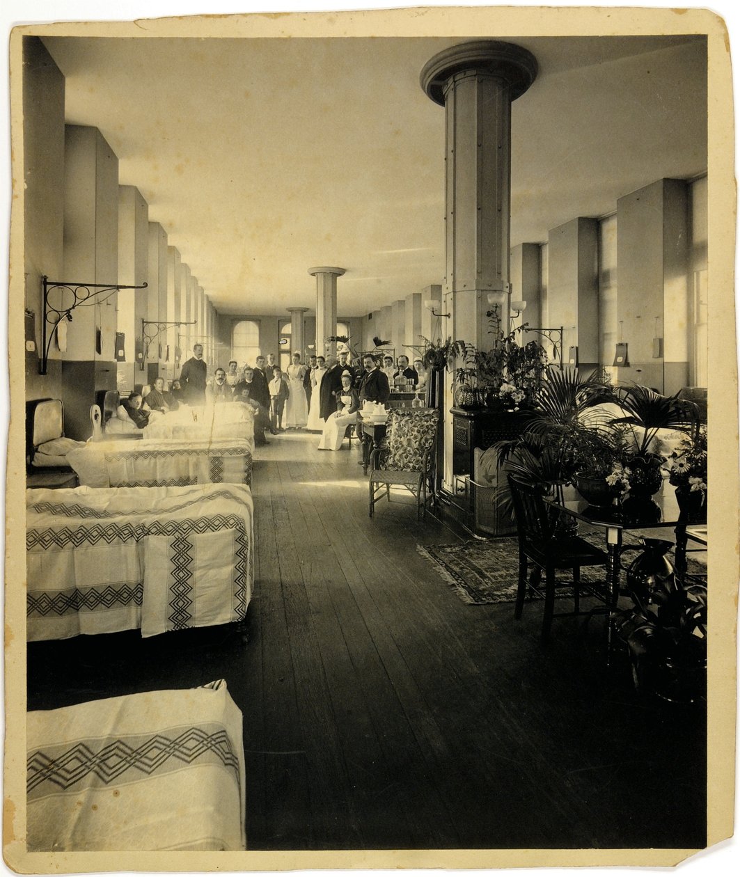 Kinderstation im St. Thomas Hospital, London, ca. 1900 von English Photographer