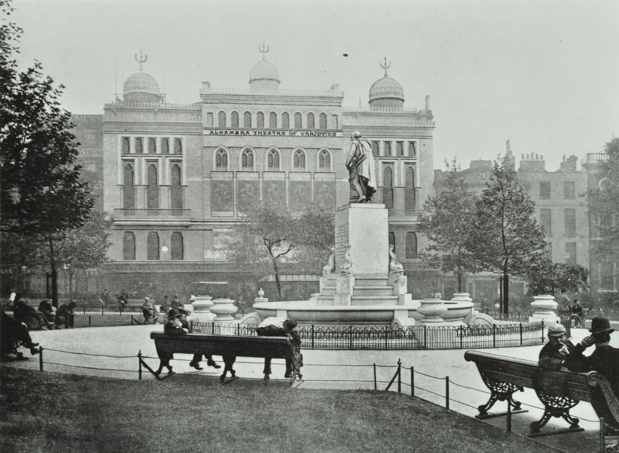 Alhambra, Leicester Square, Westminster LB: Ostseite, 1895 von English Photographer