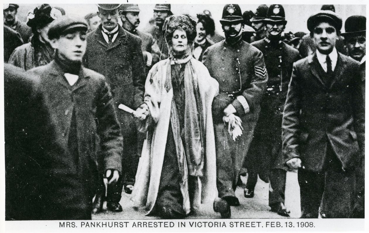 Verhaftung von Mrs. Emmeline Pankhurst in der Victoria Street, 13. Februar 1908 von English Photographer