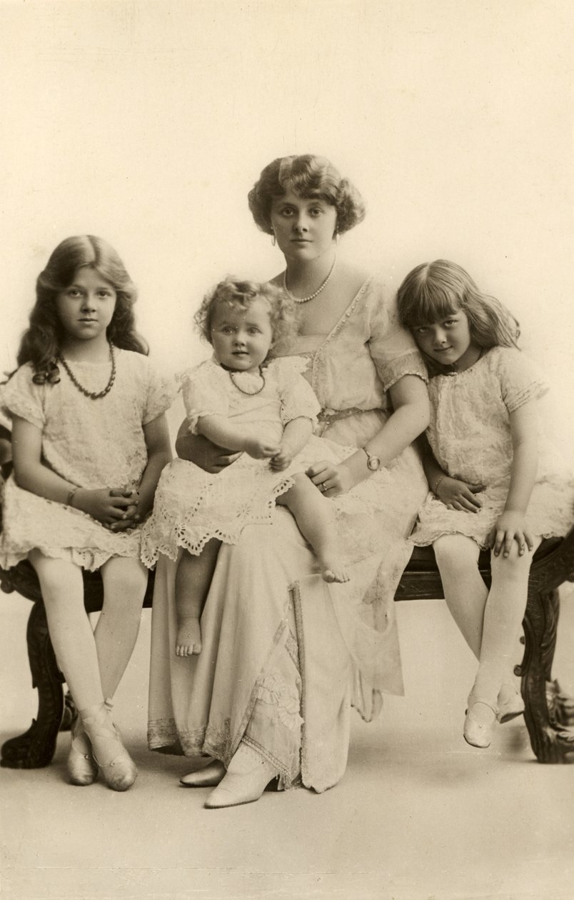 Daphne du Maurier als Kleinkind (s/w Foto) von English Photographer