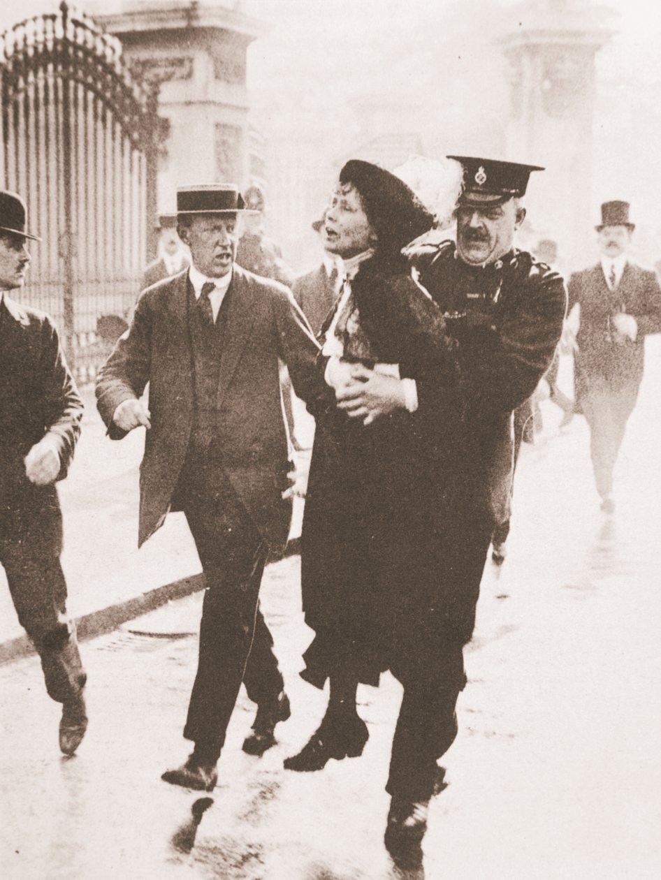 Emmeline Pankhursts Verhaftung vor dem Buckingham Palace, als sie versuchte, den König zu petitionieren, 21. Mai 1914 von English Photographer