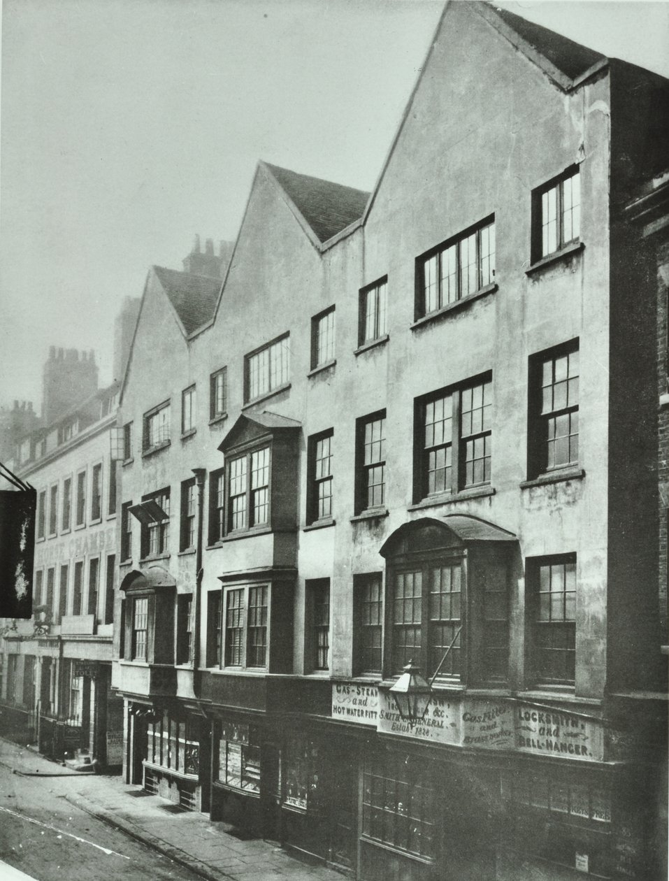 Fetter Lane, Rückseite von Barnards Inn, City of London, 1879 von English Photographer