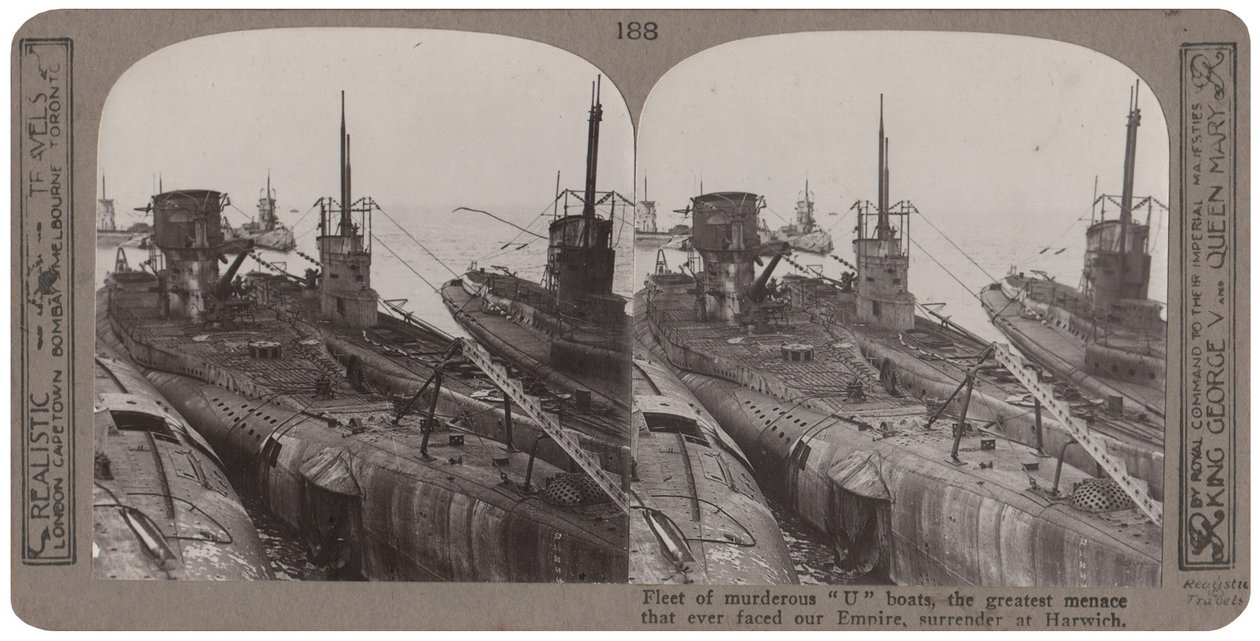 Flotte von mörderischen U-Booten, die größte Bedrohung, der unser Reich je gegenüberstand, kapituliert in Harwich, November 1918 von English Photographer