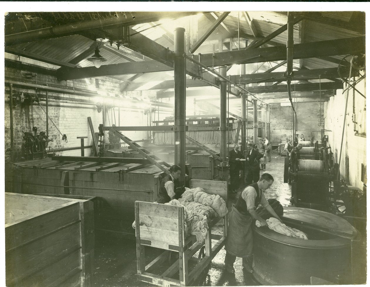 Hydraulisch betriebene Färberei, Teppichfabrik, 1923 von English Photographer