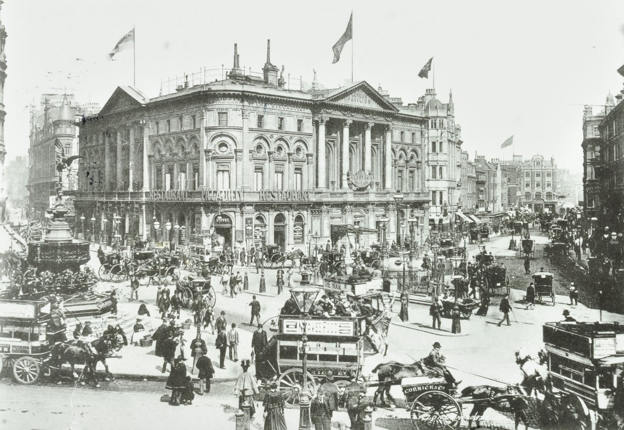 London Pavilion, Piccadilly Circus, Westminster LB: Blick nach Osten, 1895 von English Photographer