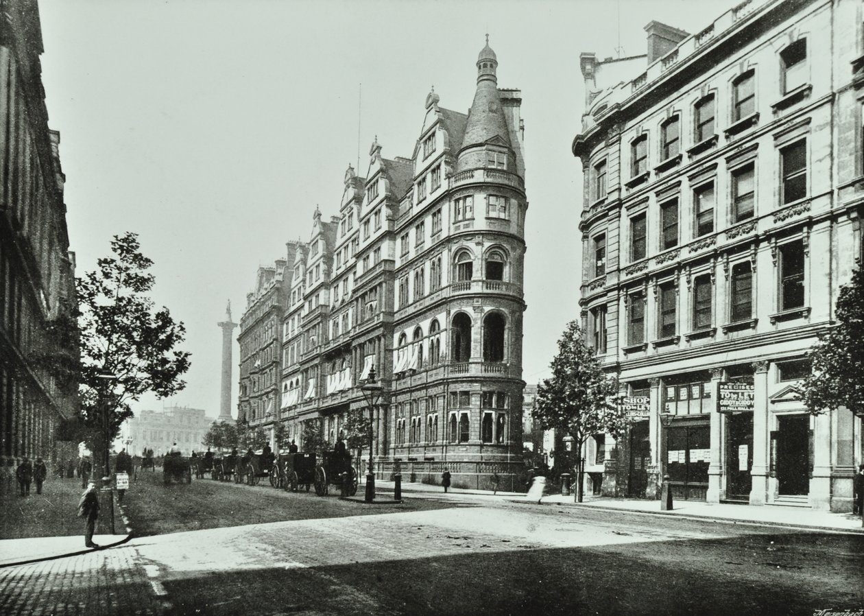 Northumberland Avenue, 1895 von English Photographer