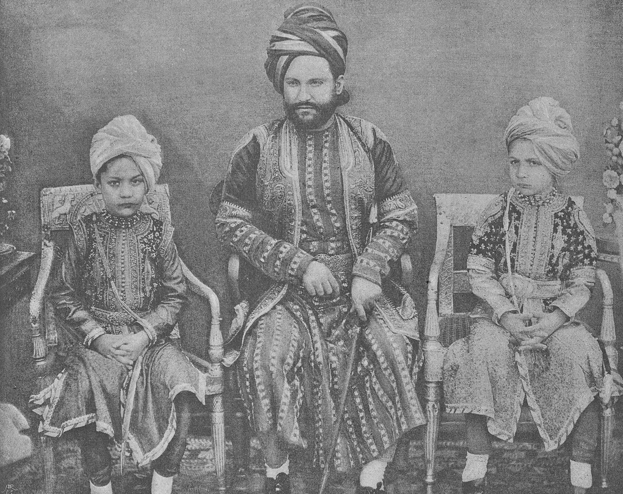 Schwiegersohn und Enkel von Sultan Shah Jahan, Begum von Bhopal von English Photographer