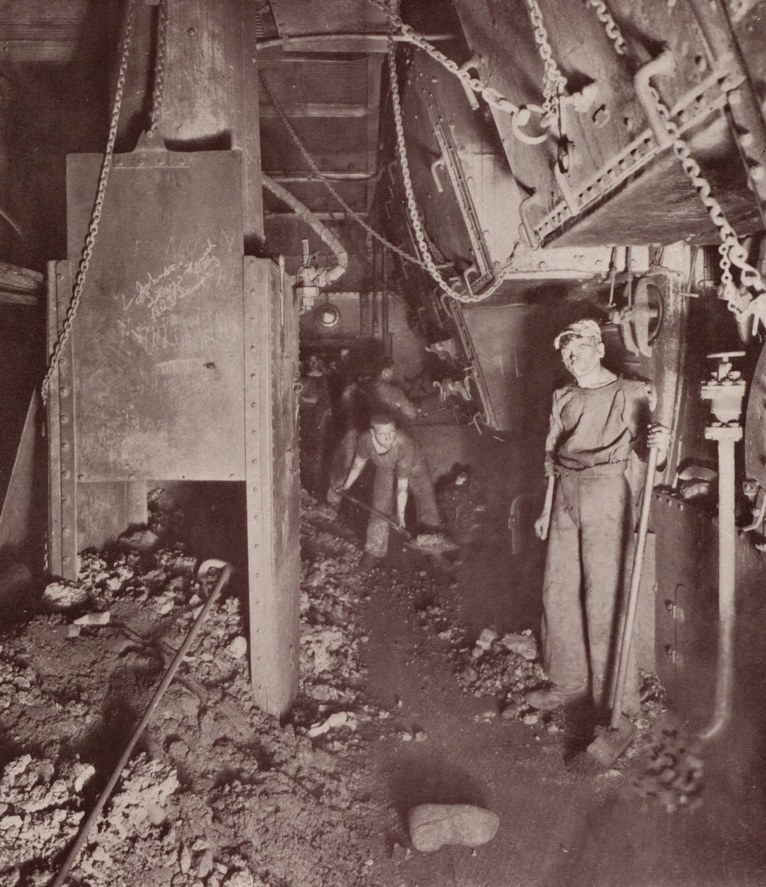 Kesselraum eines Schlachtschiffs von English Photographer