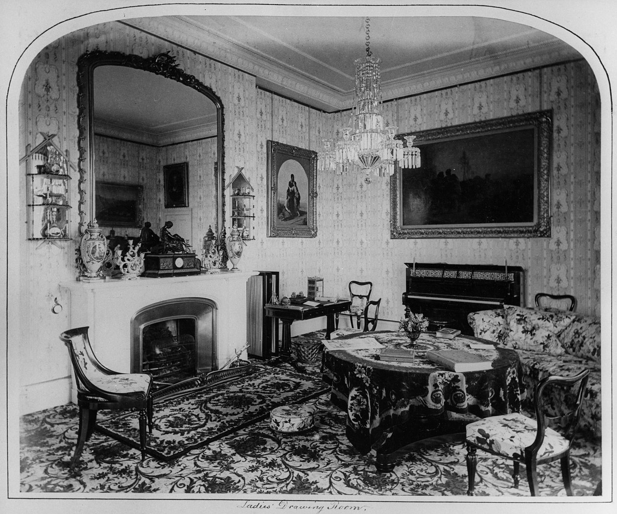 Das Wohnzimmer der Damen, Osborne House von English Photographer