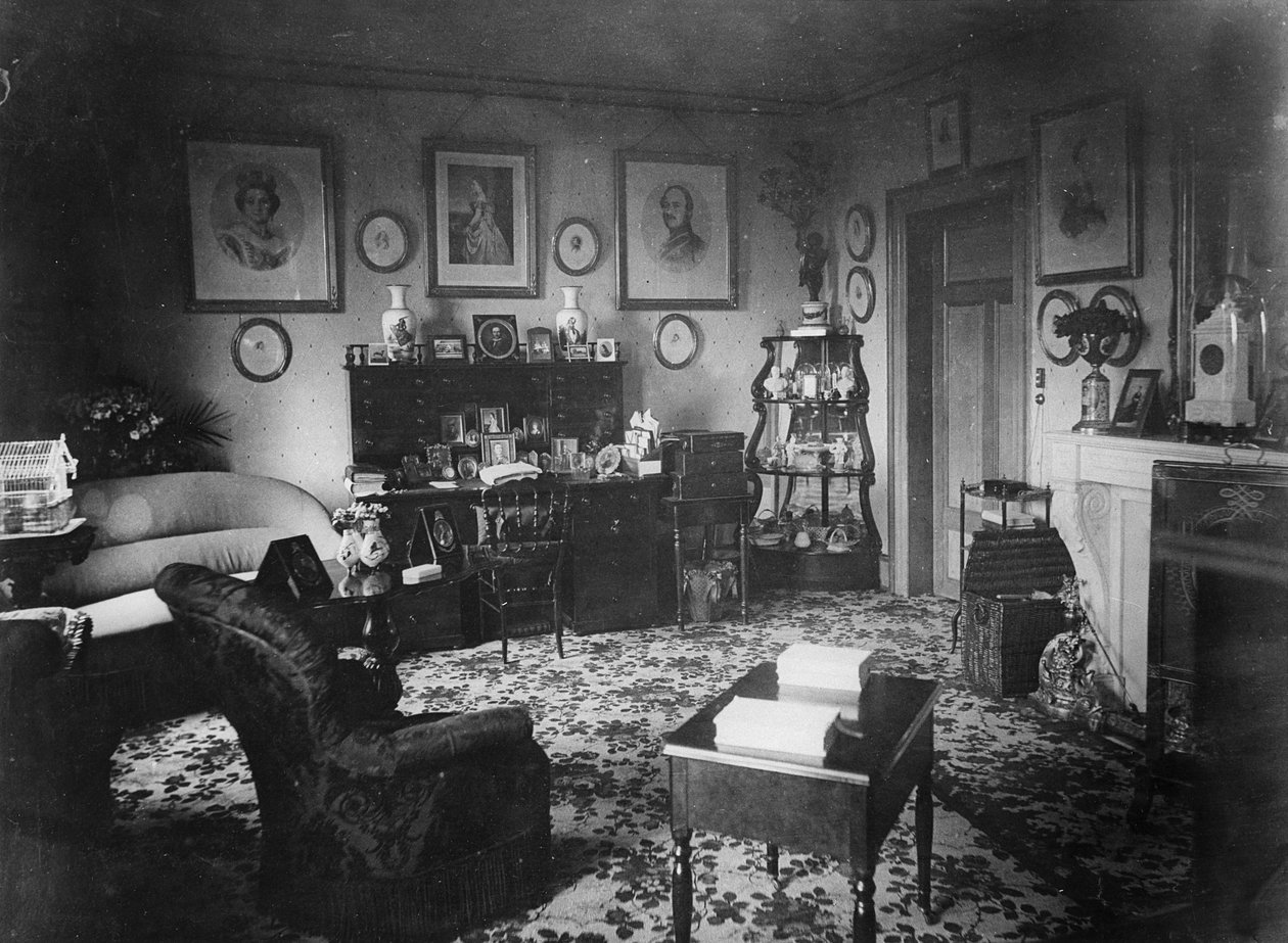 Das Wohnzimmer der Königin, Villa Hohenlohe, Baden-Baden, späte 1860er Jahre von English Photographer