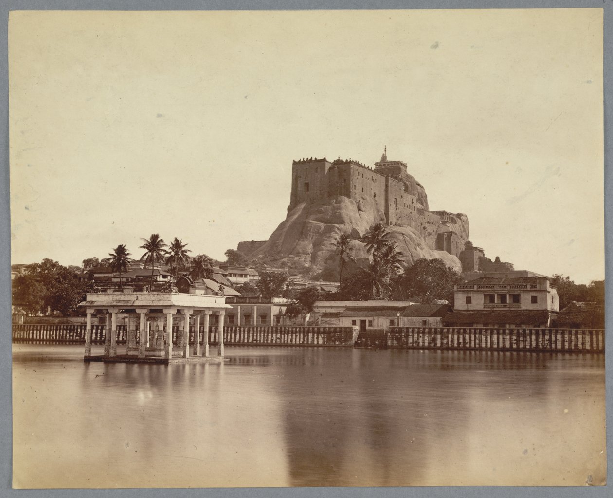 Der Tank und Felsenfestung in Trichinopoly von English Photographer