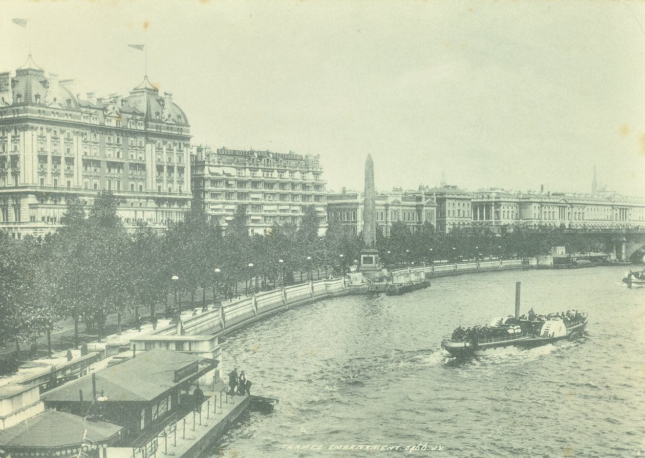 Victoria Embankment, Westminster LB: Blick nach Norden von Hungerford Bridge, 1895 von English Photographer