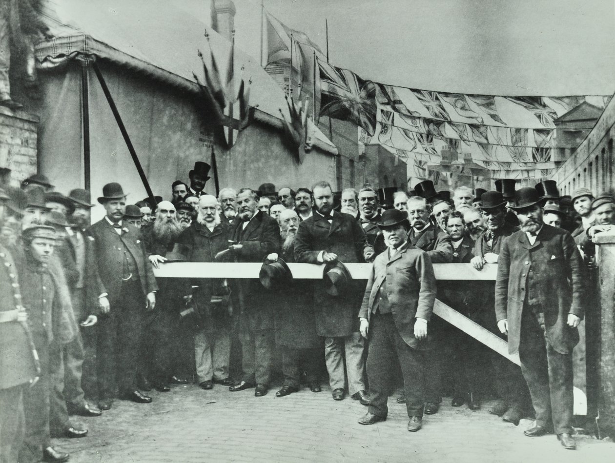 Westferry Road: Befreiung der Straße von der Maut, 1885 von English Photographer