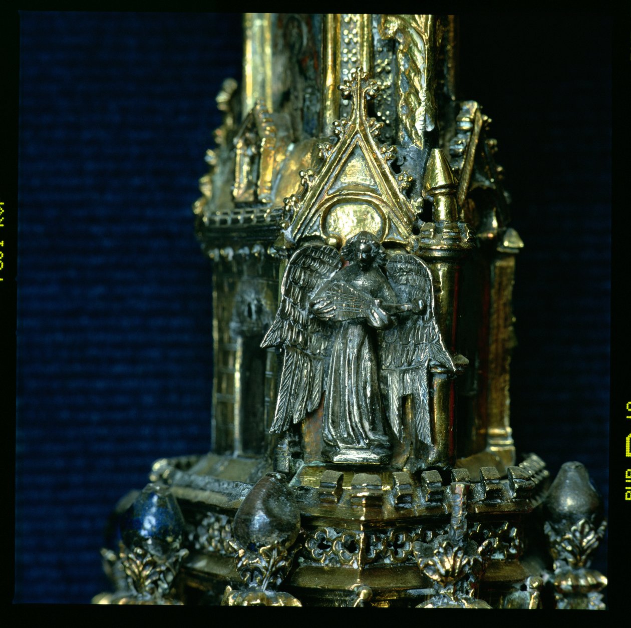 Engel, der eine Gitarre mit einem Plektrum spielt, Detail vom Krummstab von William of Wykeham (ca. 1320-1404) von English School