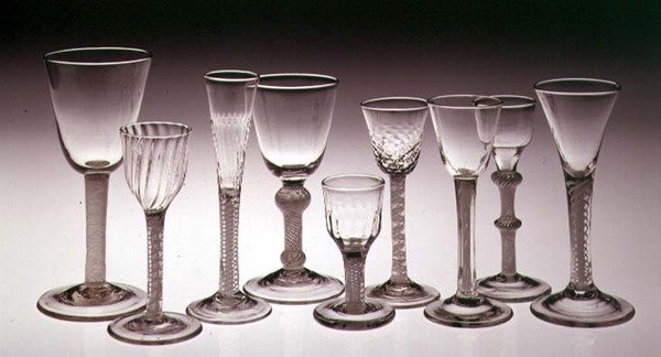 Sammlung von Gläsern mit opaken Drehstielen, 1760-75 von English School