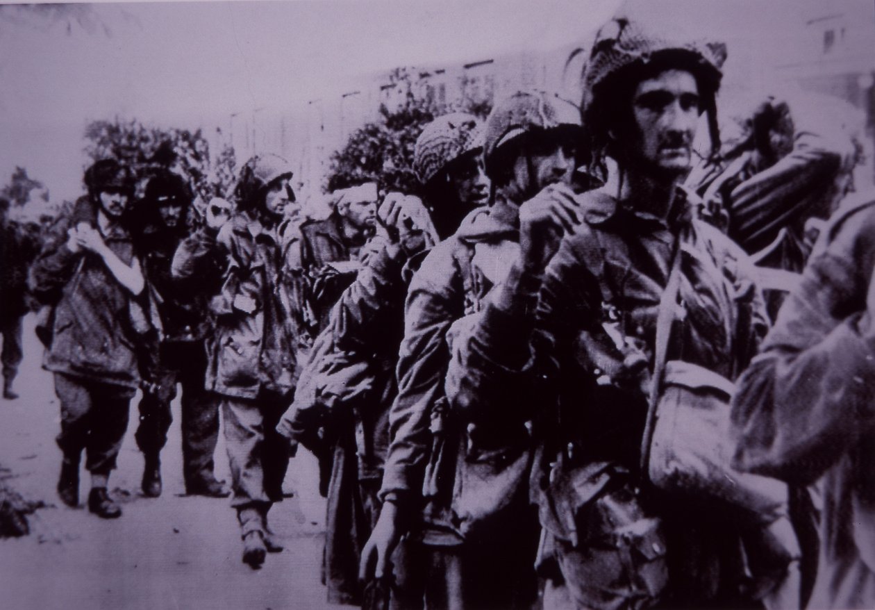 Erschöpfte britische Fallschirmjäger von den Deutschen gefangen genommen, Schlacht um Arnheim von English School