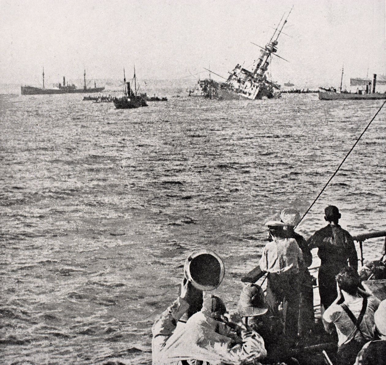 HMS Majestic sinkt am 27. Mai 1915, aus 
