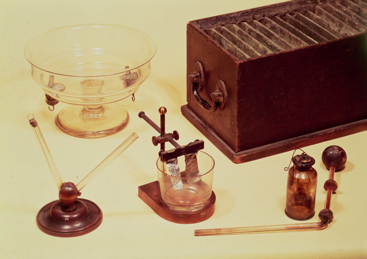Originalausrüstung, verwendet von Sir Humphry Davy (1778-1829) in seinem elektrochemischen Experiment, frühes 19. Jahrhundert von English School