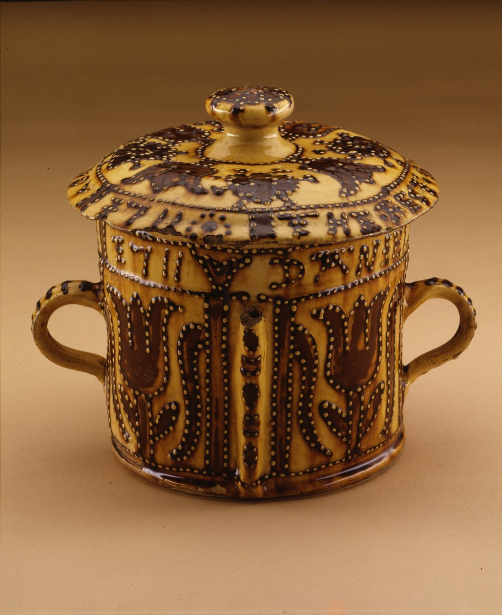 Posset-Topf mit Deckel, 1711 von English School