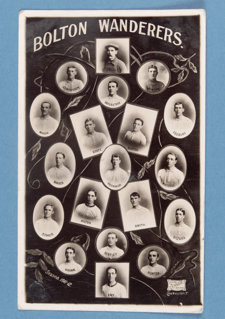 Postkarte der Spieler von Bolton Wanderers FC, Saison 1911-12 von English School