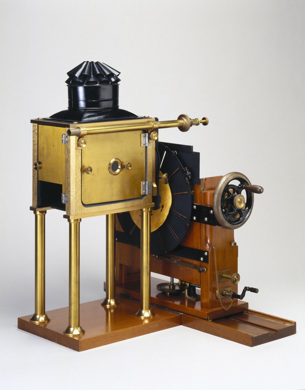 Replik des Zoopraxiskops, entworfen von Eadweard Muybridge, 1880 von English School