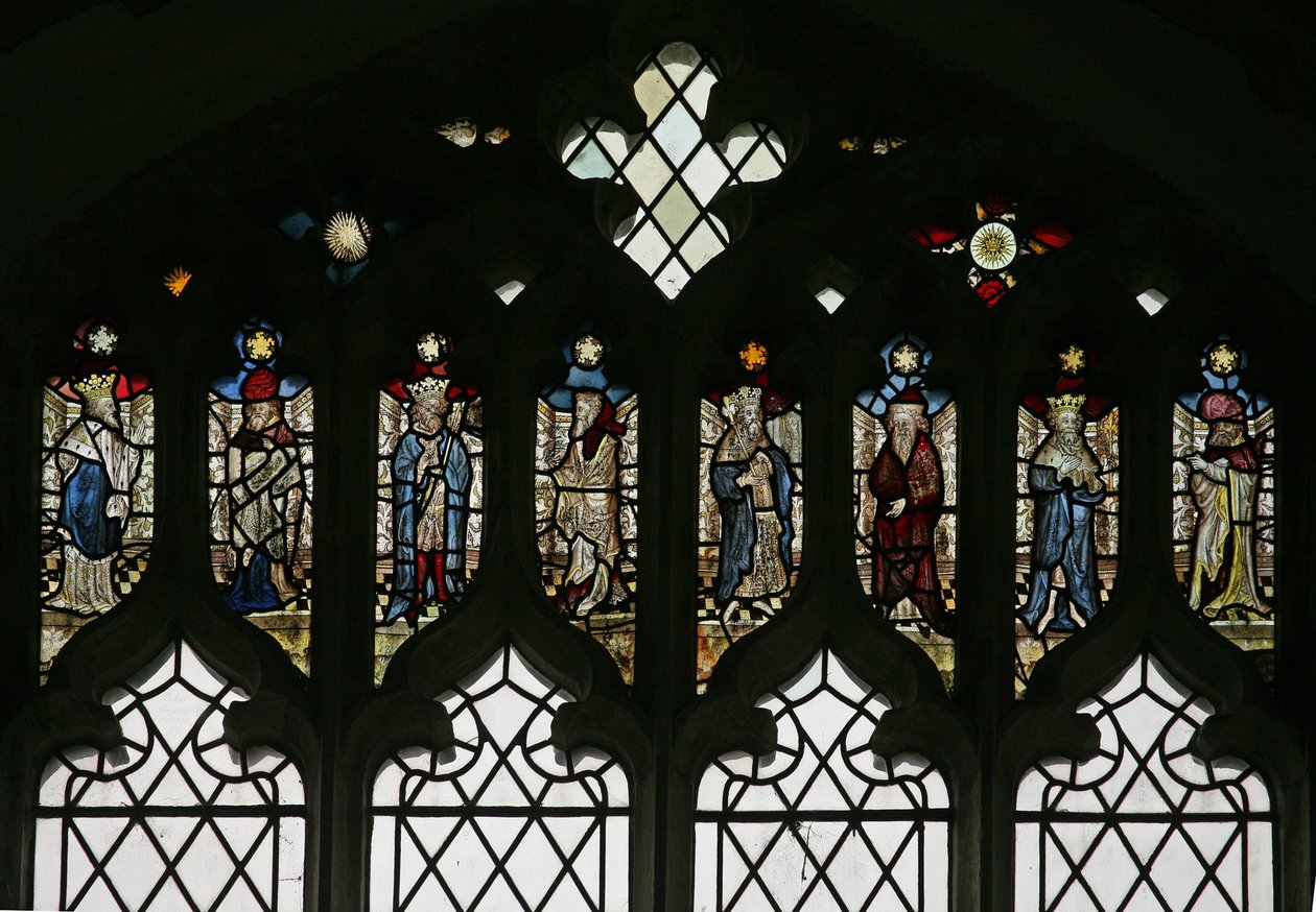 Fenster N6 mit Maßwerklichtern und einer Reihe von Königen und Propheten von English School