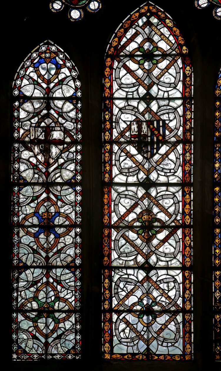 Fenster s5 mit zwei Lanzetten und geometrischem Grisaille von English School