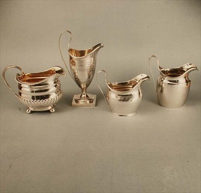 Sammlung von Sahnekrügen, alle aus der George III Periode (1760-1820) von English School English School
