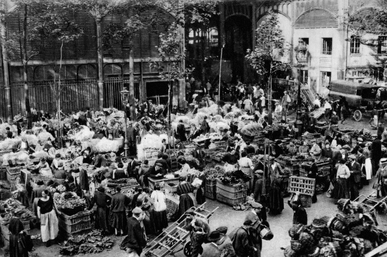 Vor dem Zentralmarkt, Paris, 1931 von Ernest Flammarion