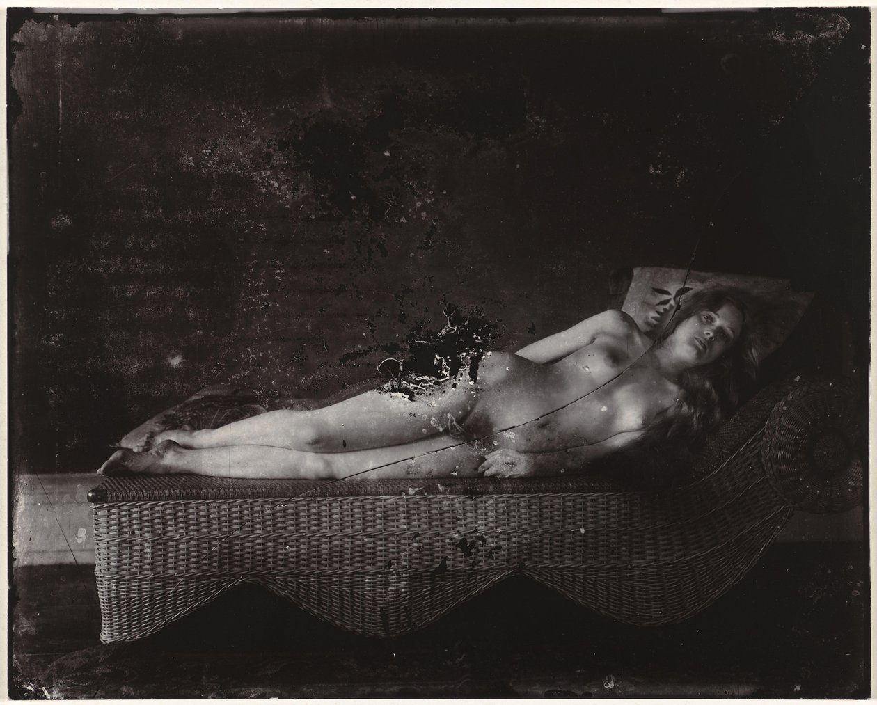 Weiblicher Akt auf einer Chaiselongue von Ernest James Bellocq
