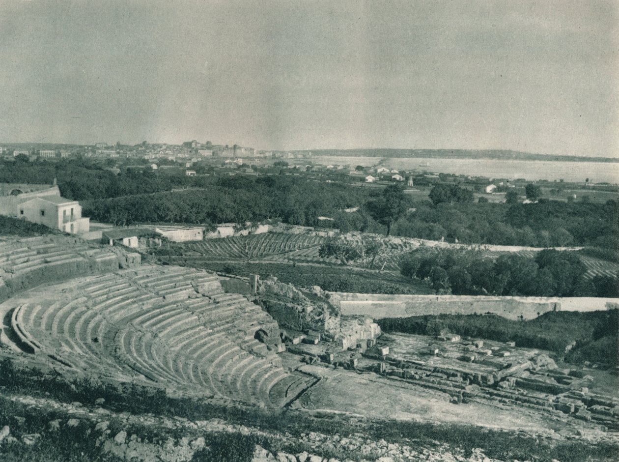Blick auf die Stadt vom griechischen Theater, Syrakus, Sizilien, Italien, 1927 von Eugen Poppel