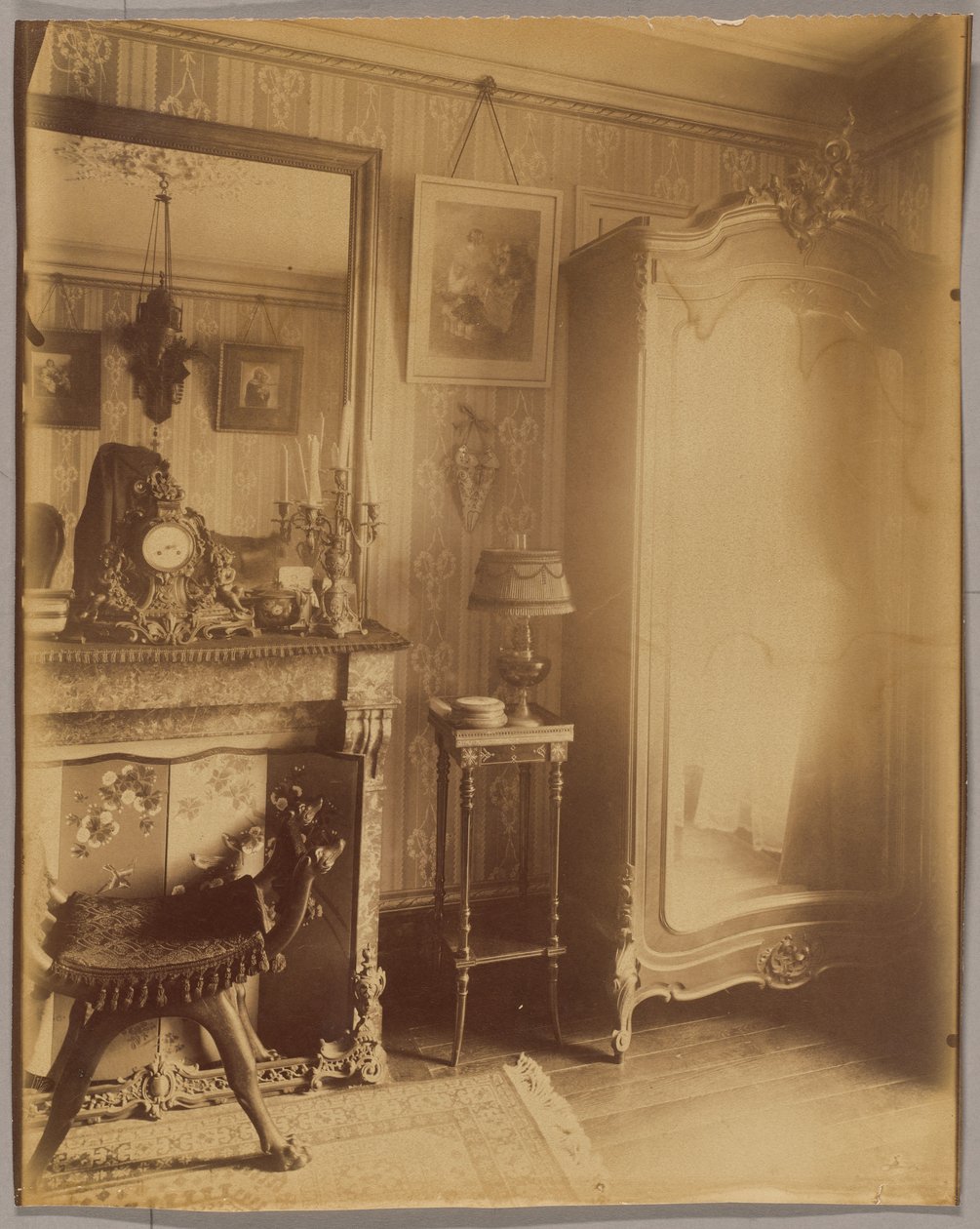 Innenraum von Frau D., kleine Rentnerin, Boulevard du Port-Royal von Eugène Atget