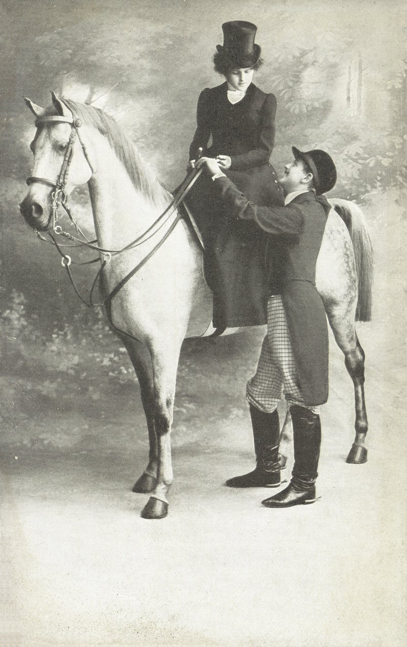 Frau und Mann in Reitkleidung von European School