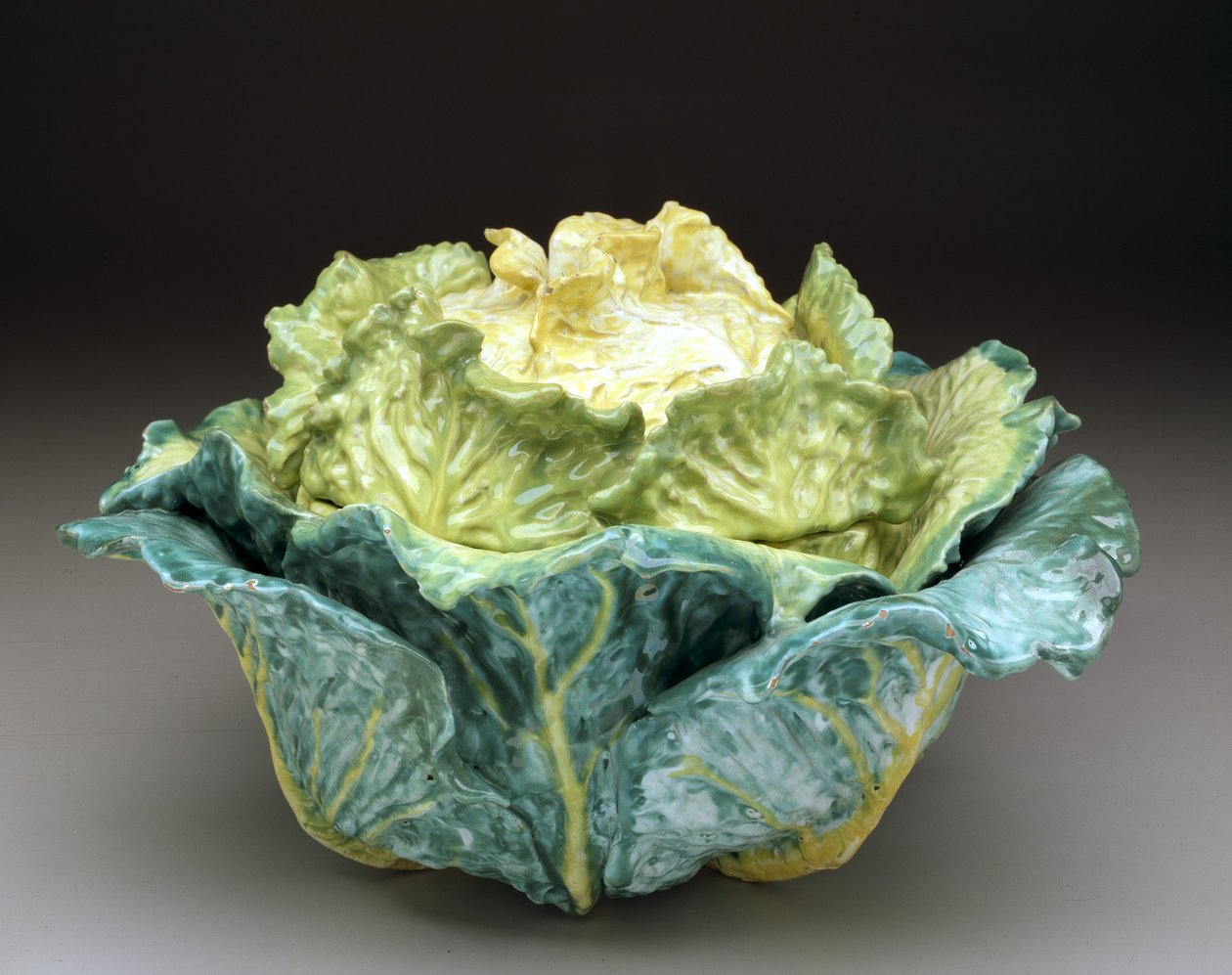 "Kohl" Terrine und Deckel, ca. 1755 (zinnverglaste Irdenware) von Factory Sceaux