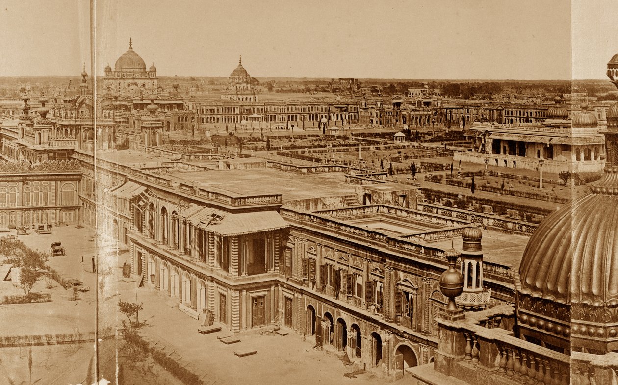 Panoramablick auf die Höfe der Residenz, Lucknow von Felice Beato