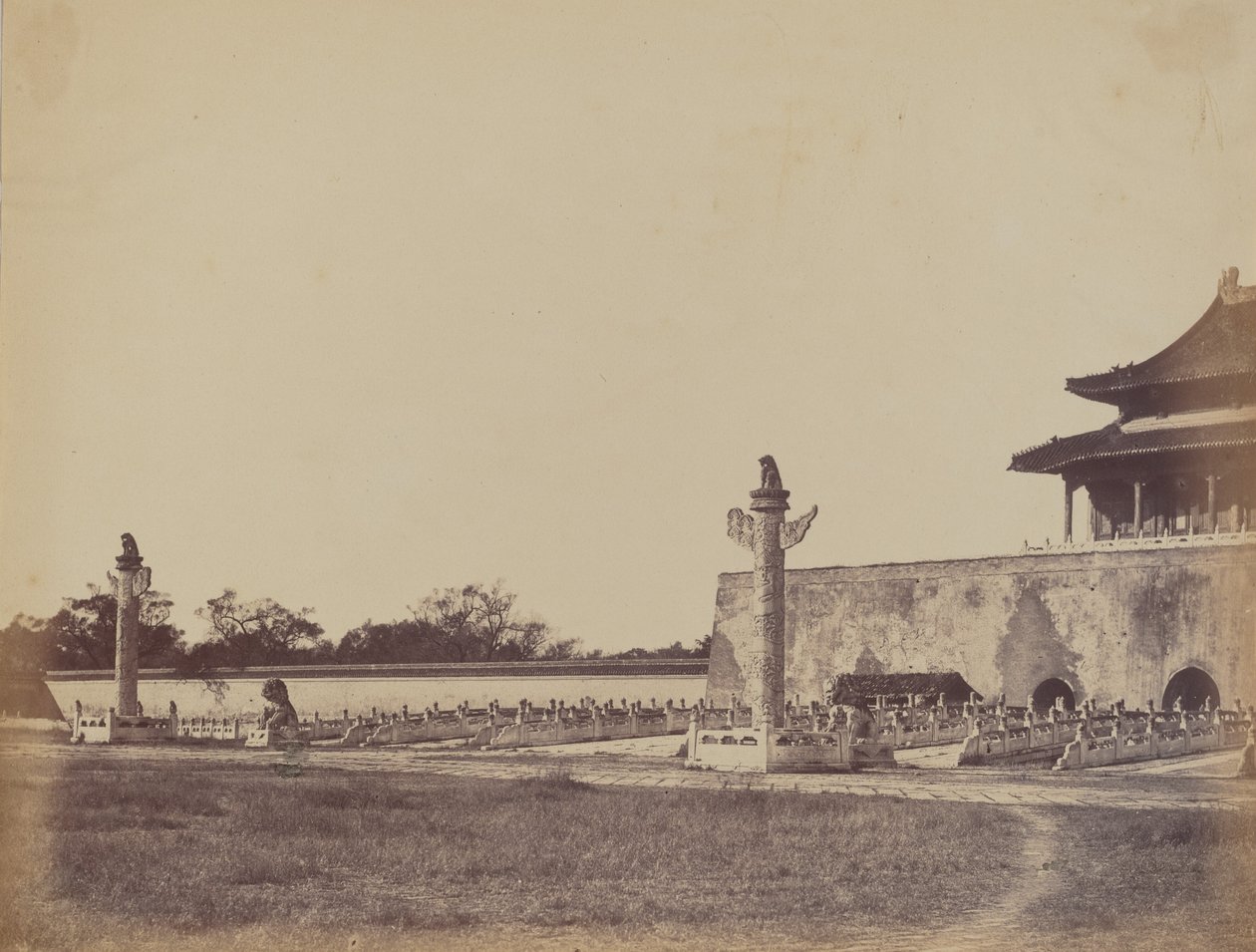 Eingang zum Winterpalast, Peking, 29. Oktober 1860, 1860 von Felice Beato