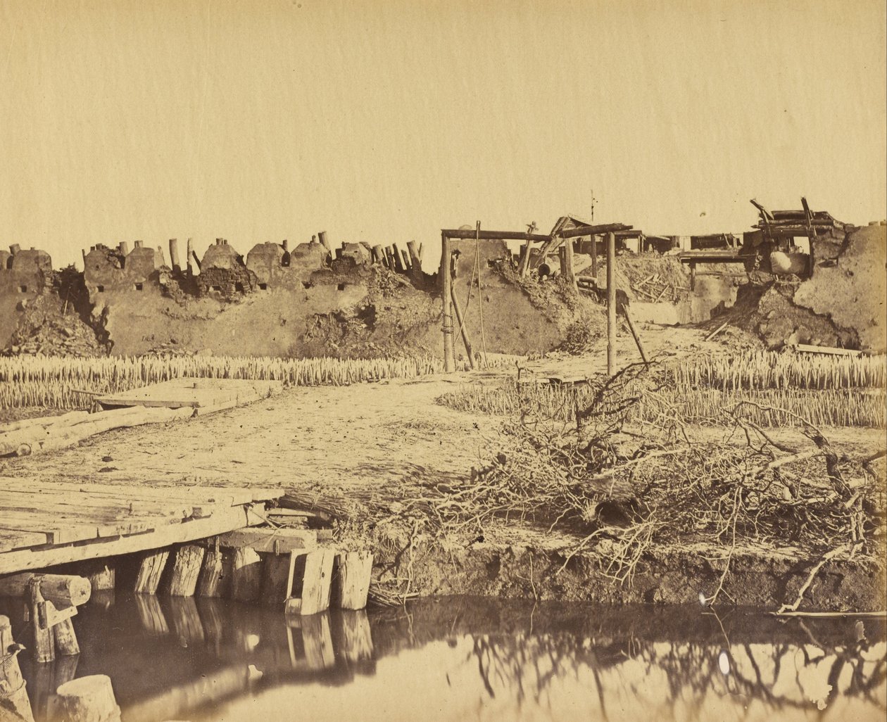 Außenansicht des Nordforts mit dem englischen Eingang am 21. August 1860 von Felice Beato