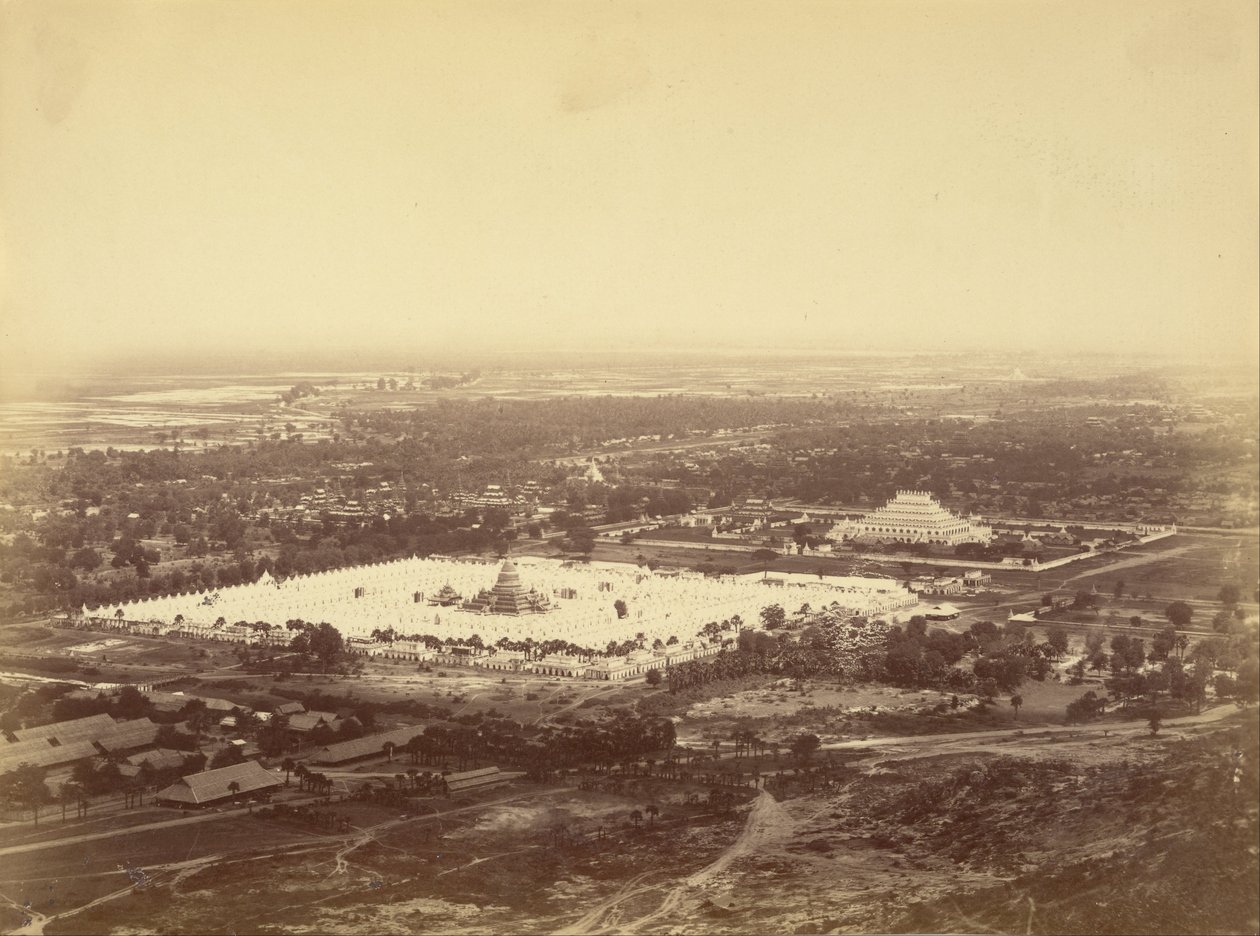 Gesamtansicht von Mandalay vom Mandalay-Hügel mit den 450 Pagoden und der unvergleichlichen Pagode von Felice Beato