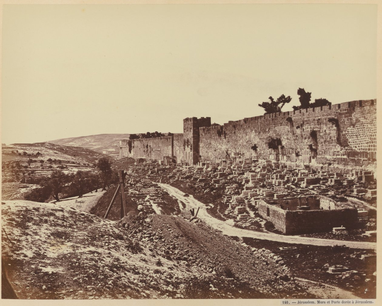 Jerusalem. Mauern und Goldenes Tor in Jerusalem. von Félix Bonfils