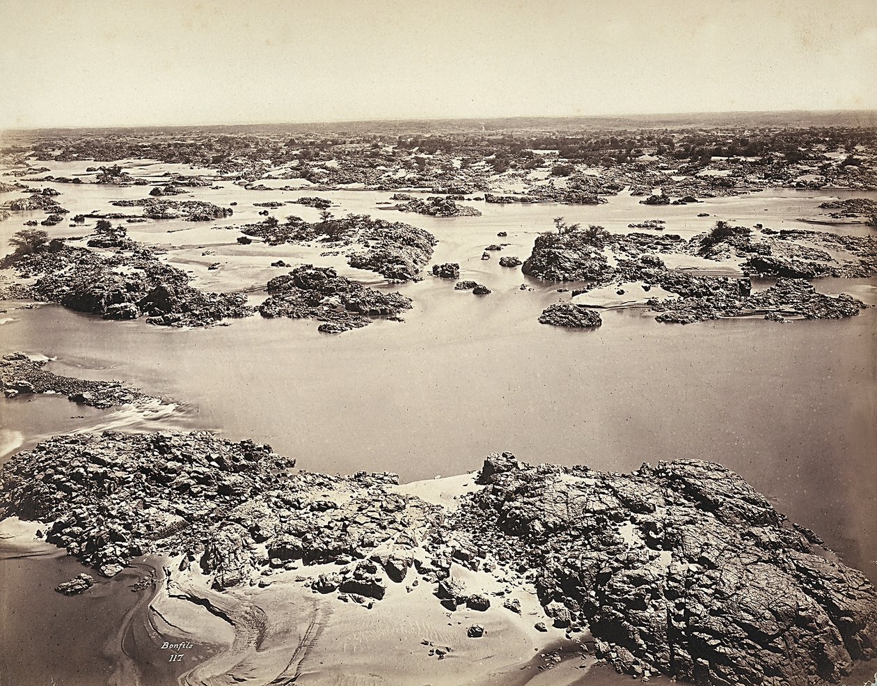 Der erste Katarakt des Nils, aufgenommen in Philae, Ägypten von Félix Bonfils