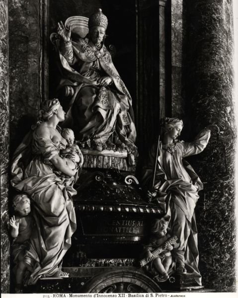 Denkmal für Papst Innozenz XII. (1615-1700) von Filippo Della Valle