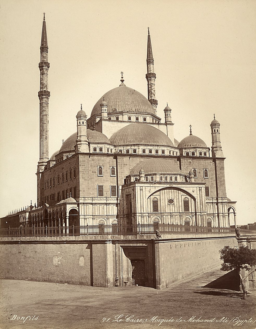 Die Moschee von Muhammad Ali, bekannt als die Alabastermoschee, in Kairo, Ägypten von Félix Bonfils