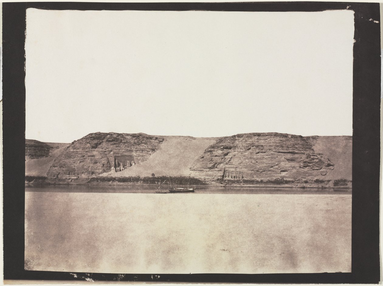 Allgemeine Ansicht der in den Fels gehauenen Monumente mit Fotografen Dahabieh. Abu Simbel von Félix Teynard